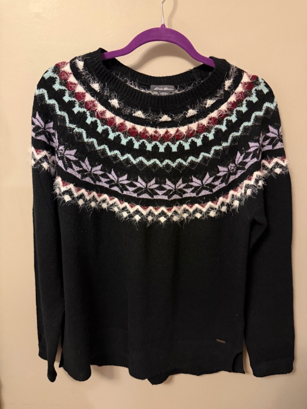 Black Eddie Bauer Crewneck Sweater with Pastel Pattern for Fall Winter
